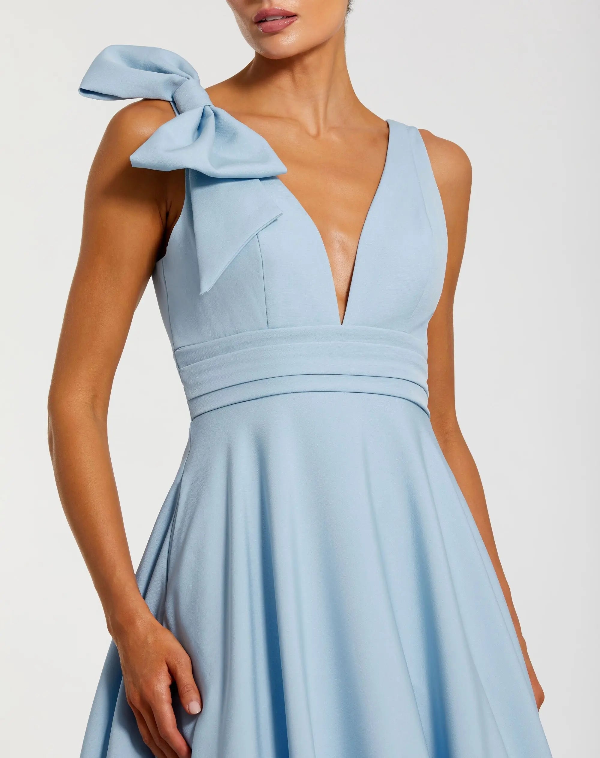 Light Blue Sleeveless Plunge Neck Ball Gown With Bow Detail